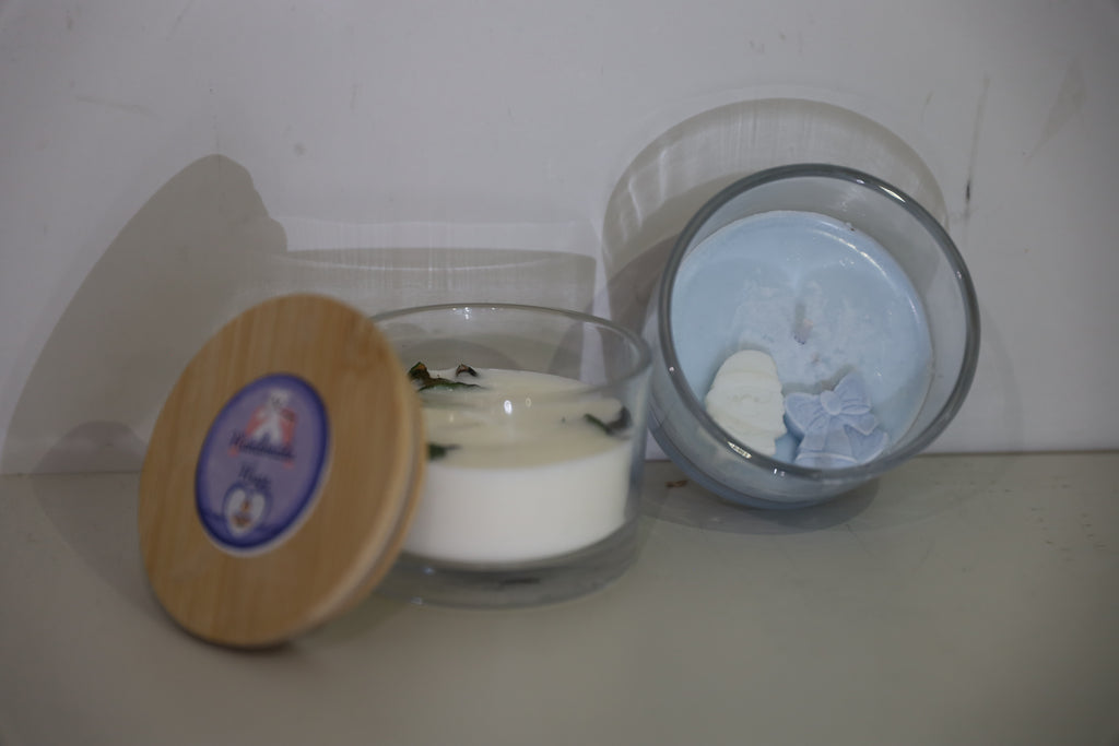 Kerze im abgedeckten Glas