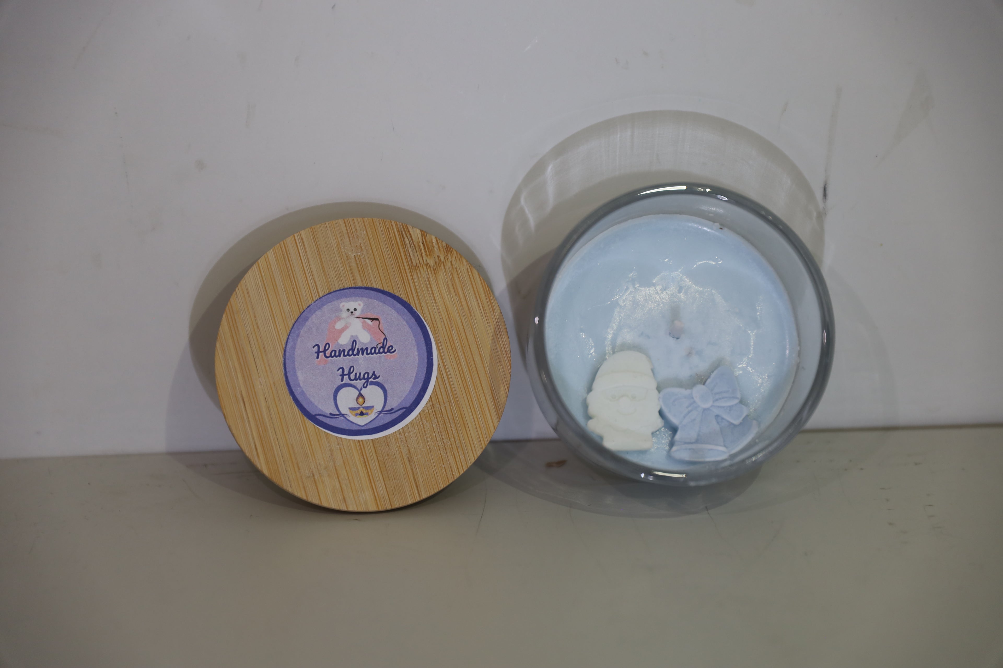 Kerze im abgedeckten Glas