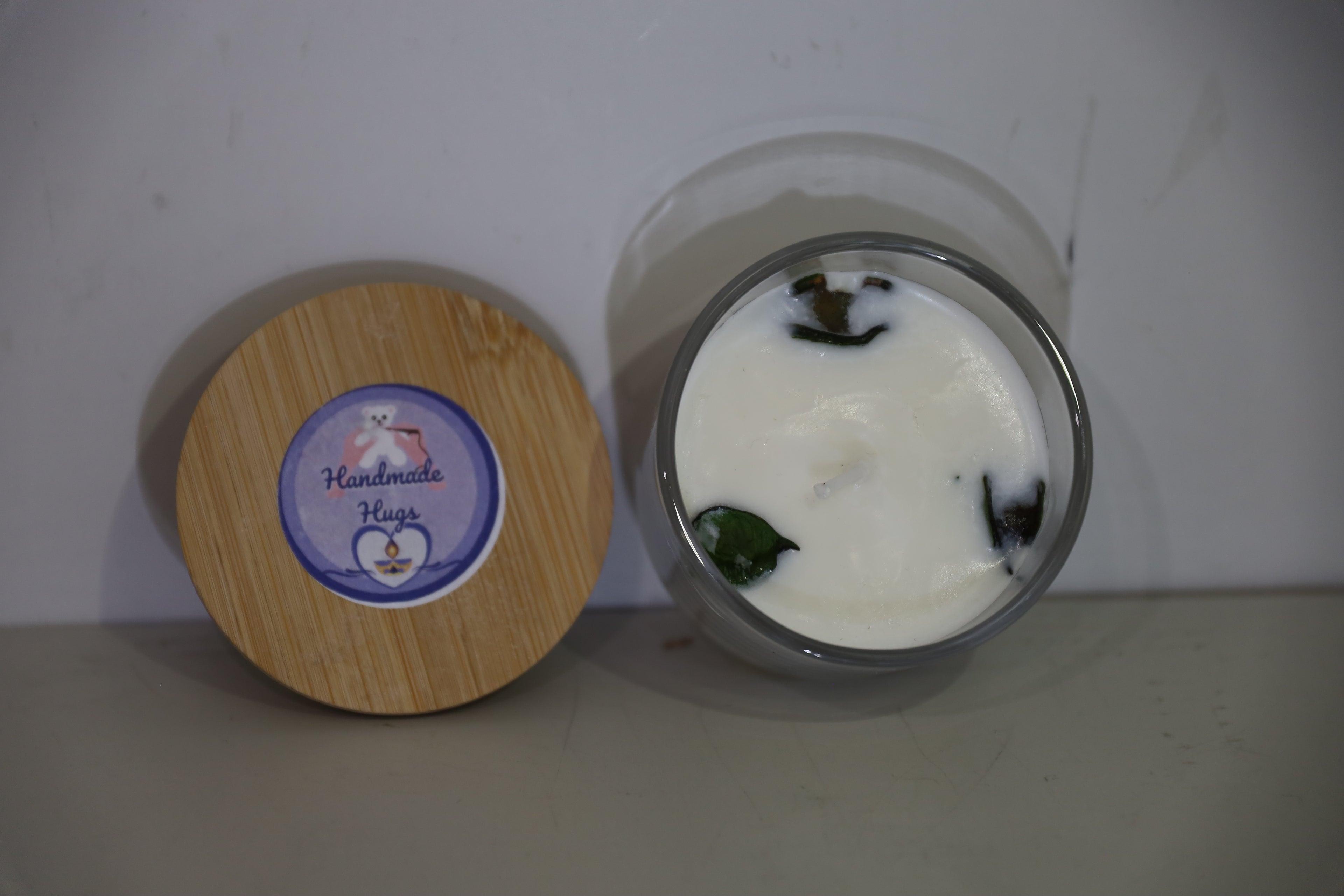 Kerze im abgedeckten Glas