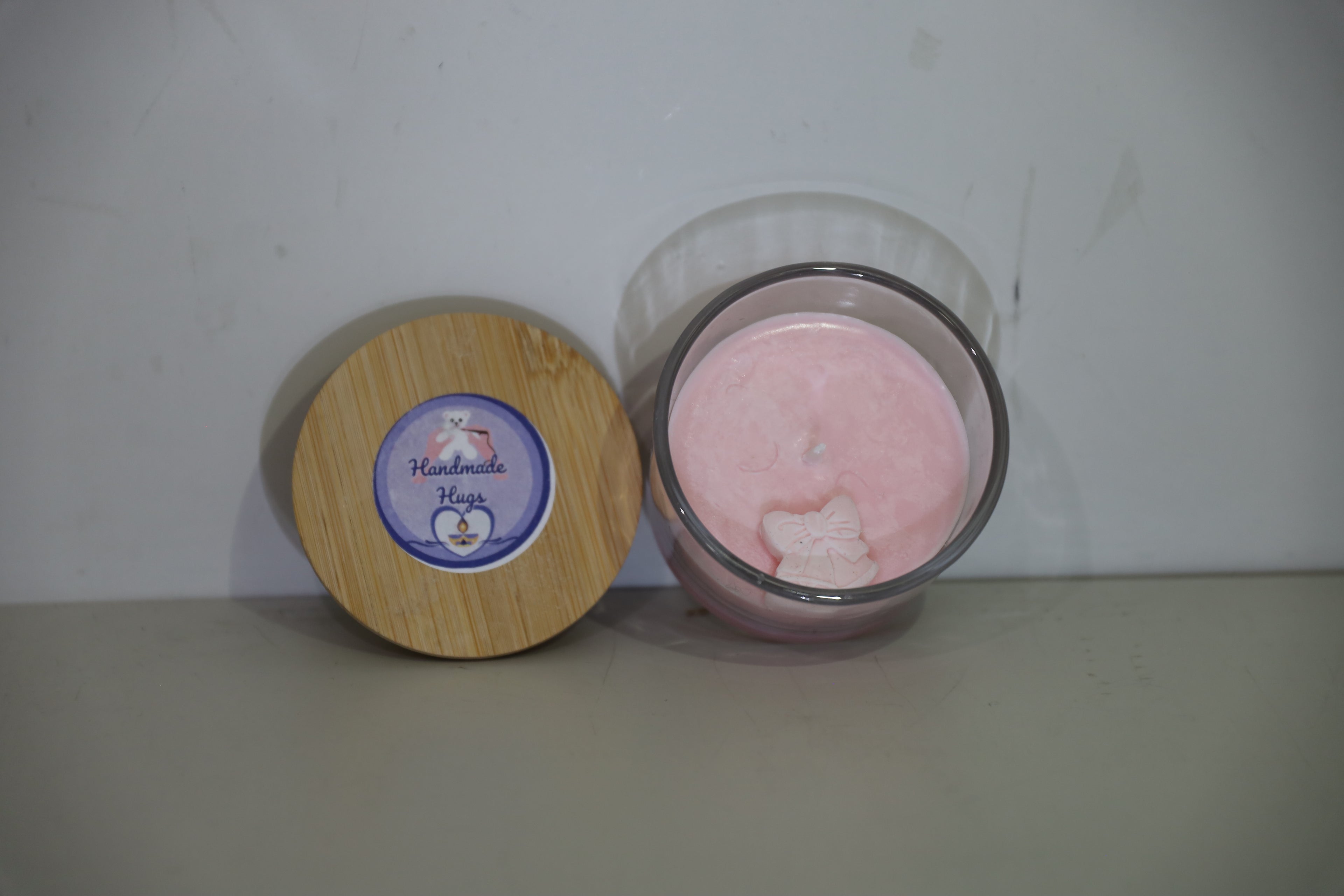 Kerze im abgedeckten Glas